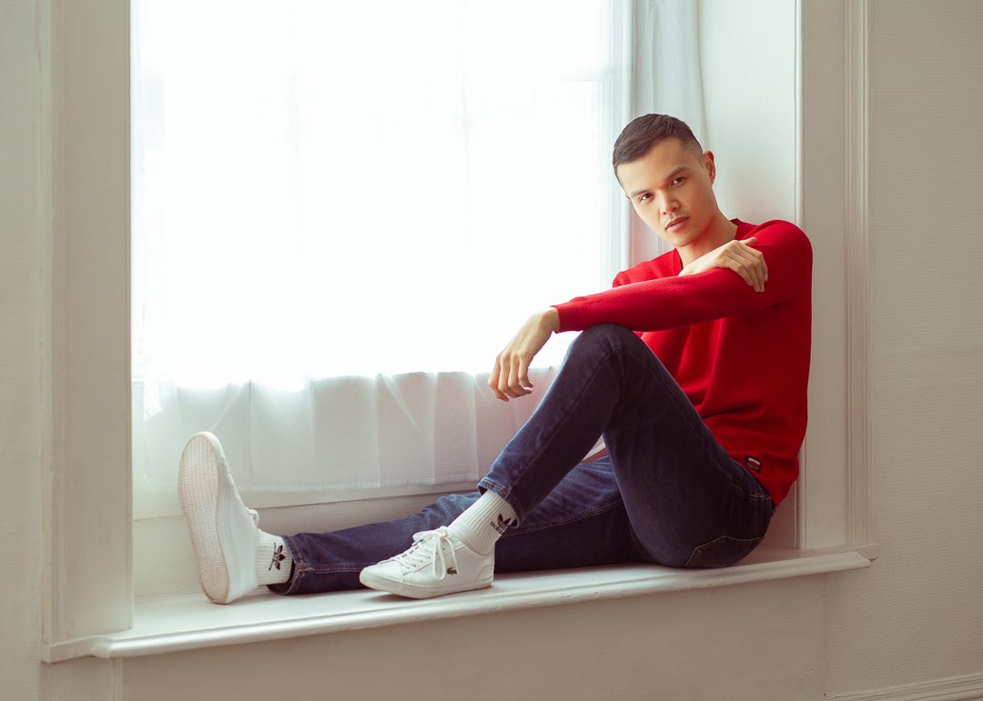 Almost fell out the window 🪟 good thing I’m a pro at this modelling business 😝

#window #windowsill #photography #model #modelling #youngman #handsome #handsomehunk #handsomeboy #dreamy #menfashion #menwear #menstyle #menwithstyle #trainers #lacoste
