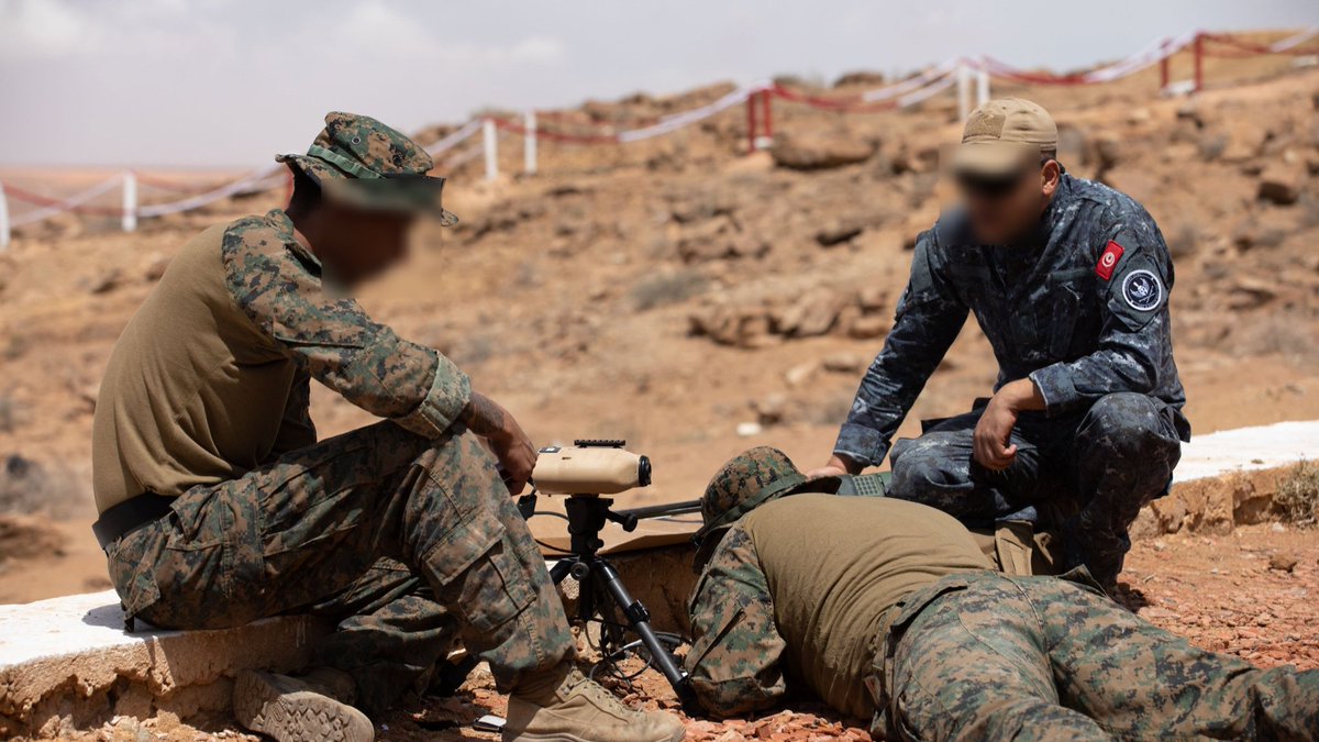 🇹🇳🇺🇲 US Marines from the 3rd Air Naval Gunfire Liaison Company and a Tunisian Navy JTAC operator at the Ben Ghilouf training area April 30 as part of Exercise African Lion 2024.