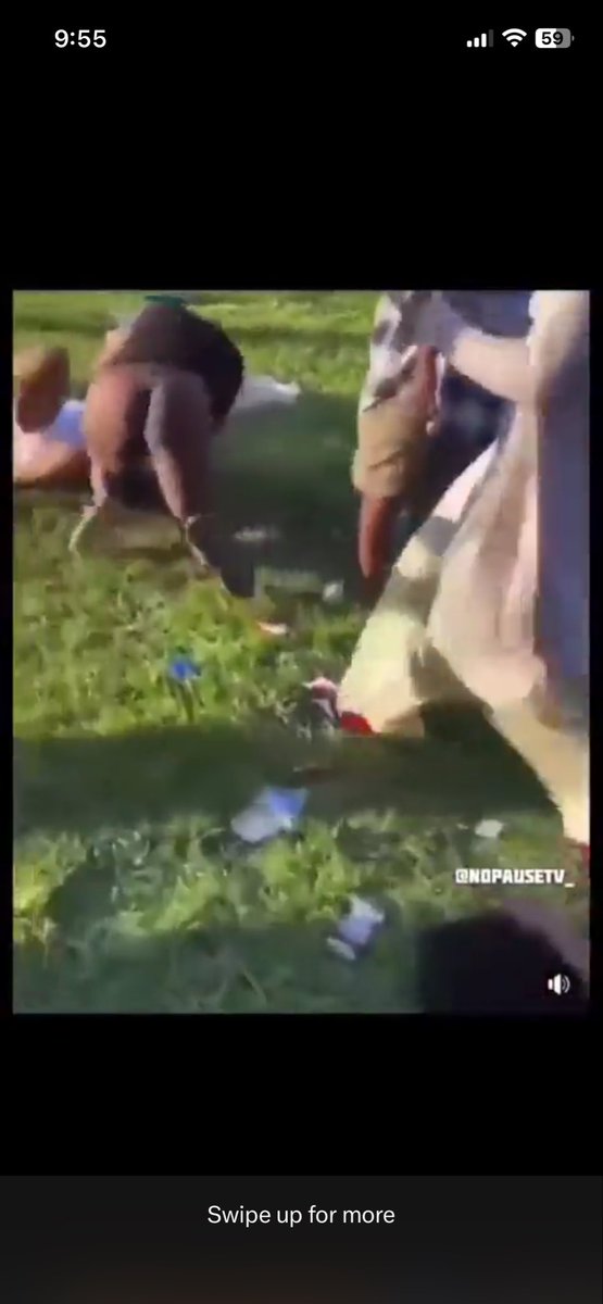 Two black Americans were caught fighting, one was fighting without putting on underwear. Must women fight eachother nǎkẽd because of a man? 😂 😂 💔 😂 OPEN THREAD FOR THE VIDEO