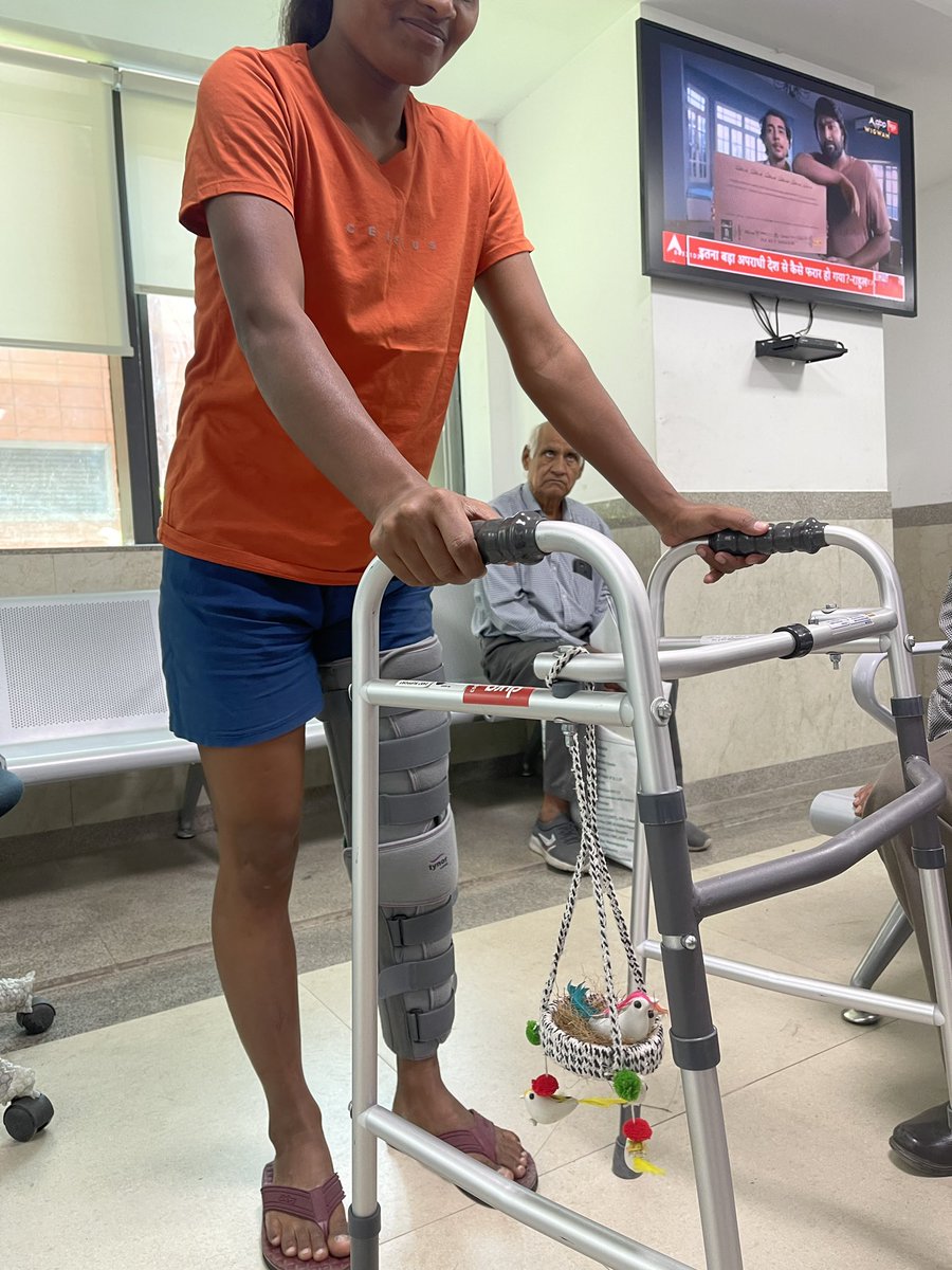 What seprates the human race from others is our love for art ! 
My ACL patient comes with a decoration on her walker ! 

#MEDebate #MedTwitter #MedEd #orthotwitter #acl #sportsinjuries