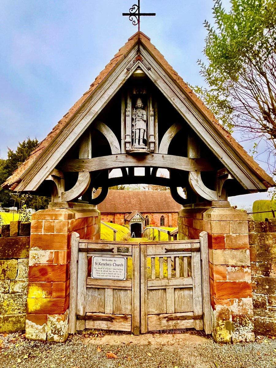 The lychgate at St Kenelm’s Church, Romsley, Worcestershire.

Designed by Harold Brakspear c 1919. 

Brakspear was the architect of many notable historic building restorations such as Bath Abbey and Windsor Castle. 

His wife was from nearby Halesowen.

#thursgate