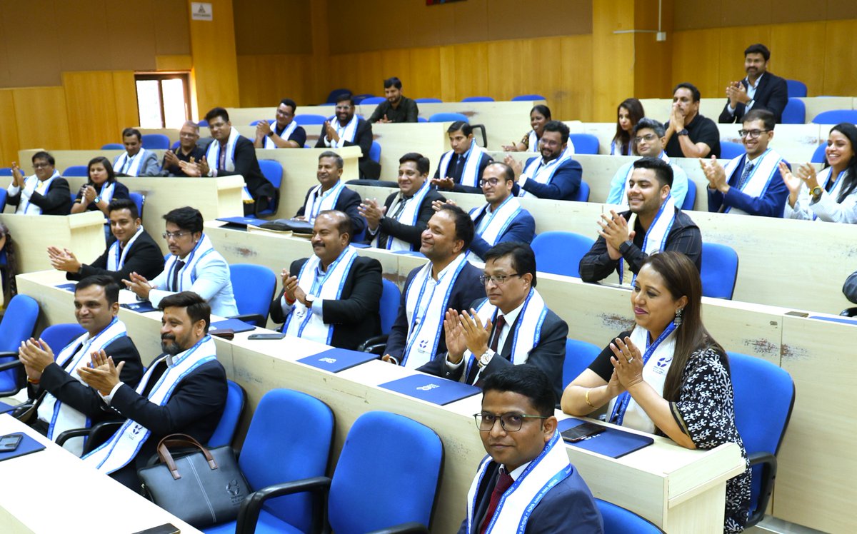 Congratulations to the remarkable first batch of the Advance Programme in Corporate Strategy & Business Leadership at #IIMIndore! The valedictory function was held on May 01, 2024, in the presence of our Director, Prof. @askhimanshurai.
#IIMI #Education #Leadership