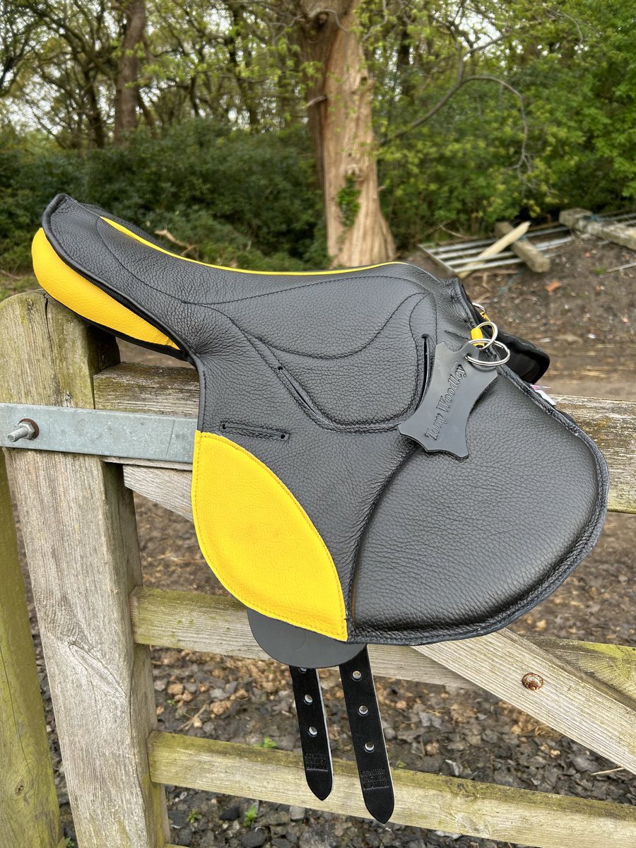 #HorseHour pony race saddle on way to customer made in their choice of colours, please dm for trade prices and more info retweets appreciated Tony @ custom Race Tack