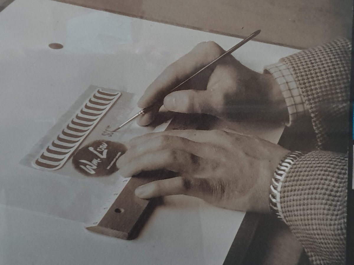 Discoveryflex's tweet photo. Came across some photos from the archives. How packaging used to be made in the 1950's/60's/70'sand early 80's. A design would be hand drawn/painted by our artists, posted to the customer for approval, made into rubber printing plates then printed and made into bags.. https://t.co/WgZgFndrFL