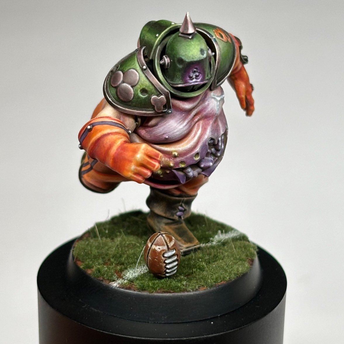 Nurgle BloodBowl Player. I have released detailed tutorials about everything on this model on my Patreon. I’m really happy about this, as you can learn from A-to-Z. 
#WarhammerCommunity