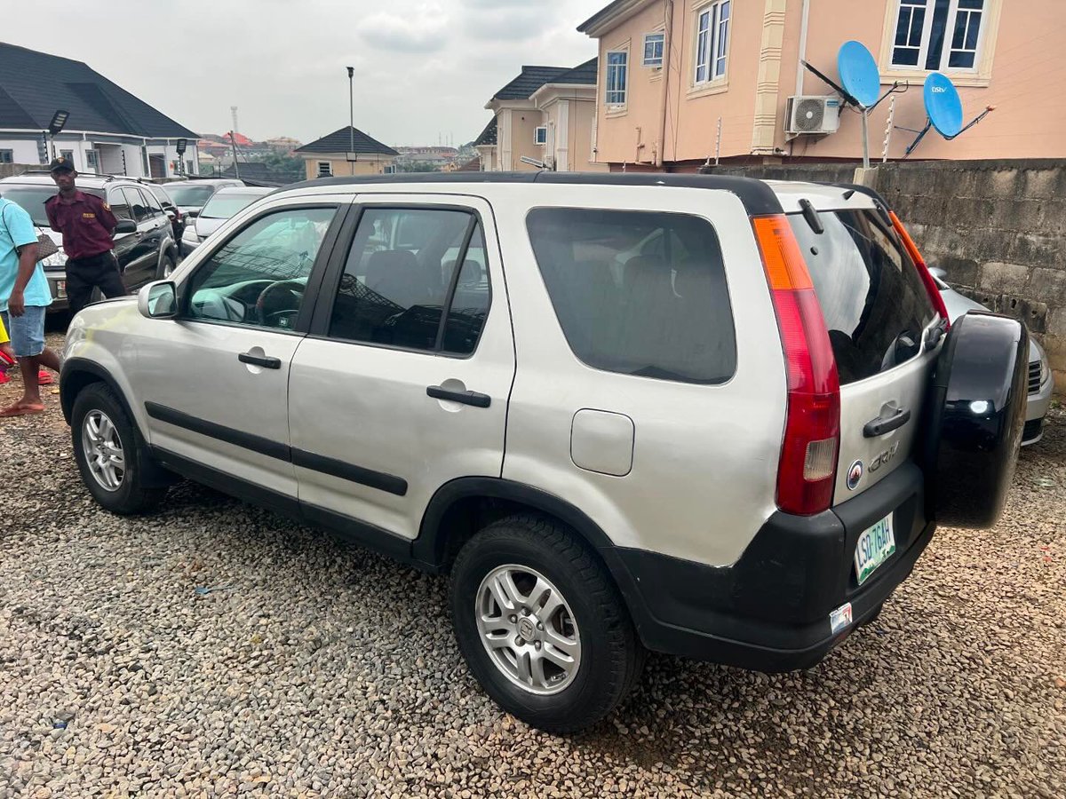 Brand:Honda Model:CRV Year:2003 AC cooling Price:2.6M Condition: Nigeria used Location for inspection:Ikorodu lagos