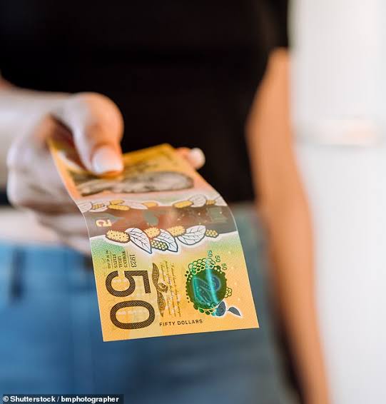 actualAlexJames's tweet photo. 🚨BREAKING: Macquarie bank customers will no longer be able to withdraw cash after this month.

"Instead, you’ll be able to make payments digitally — a safer, quicker, and more convenient way to bank,” Macquarie said.

This in light of Australians paying up to $4 billion dollars in hidden tap and go surcharges.

Source: News .com