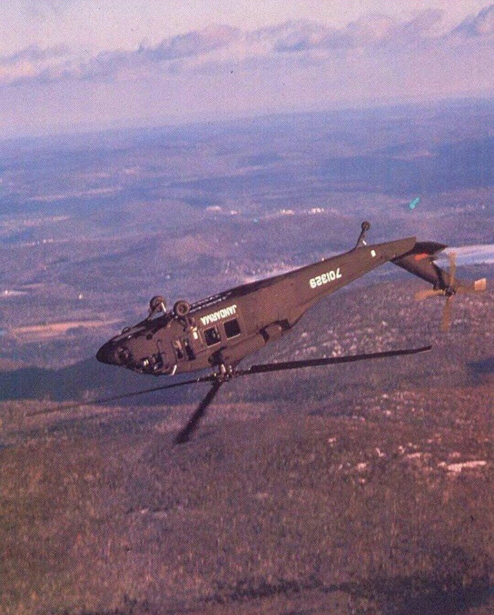 1988; Jandarma Plt. Bnb. Yusuf Keleş, TSK envanterine giren ilk Sikorsky’yi (S-70) ters döndürüyor…