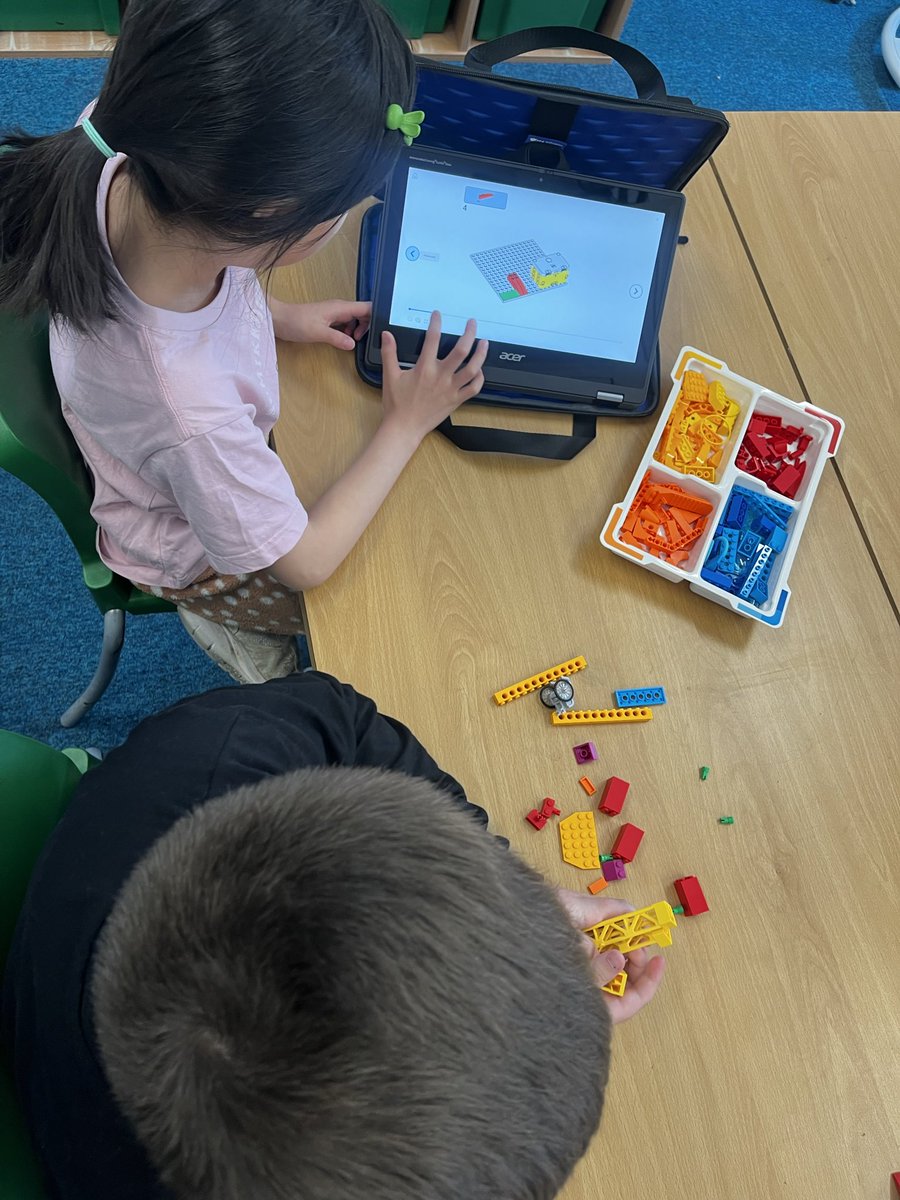 Year 3 have continued making their own theme park today with our Lego coding sessions. We made a swing and used coding to make it move at different speeds! #MPPAComputing #WeAreLeo