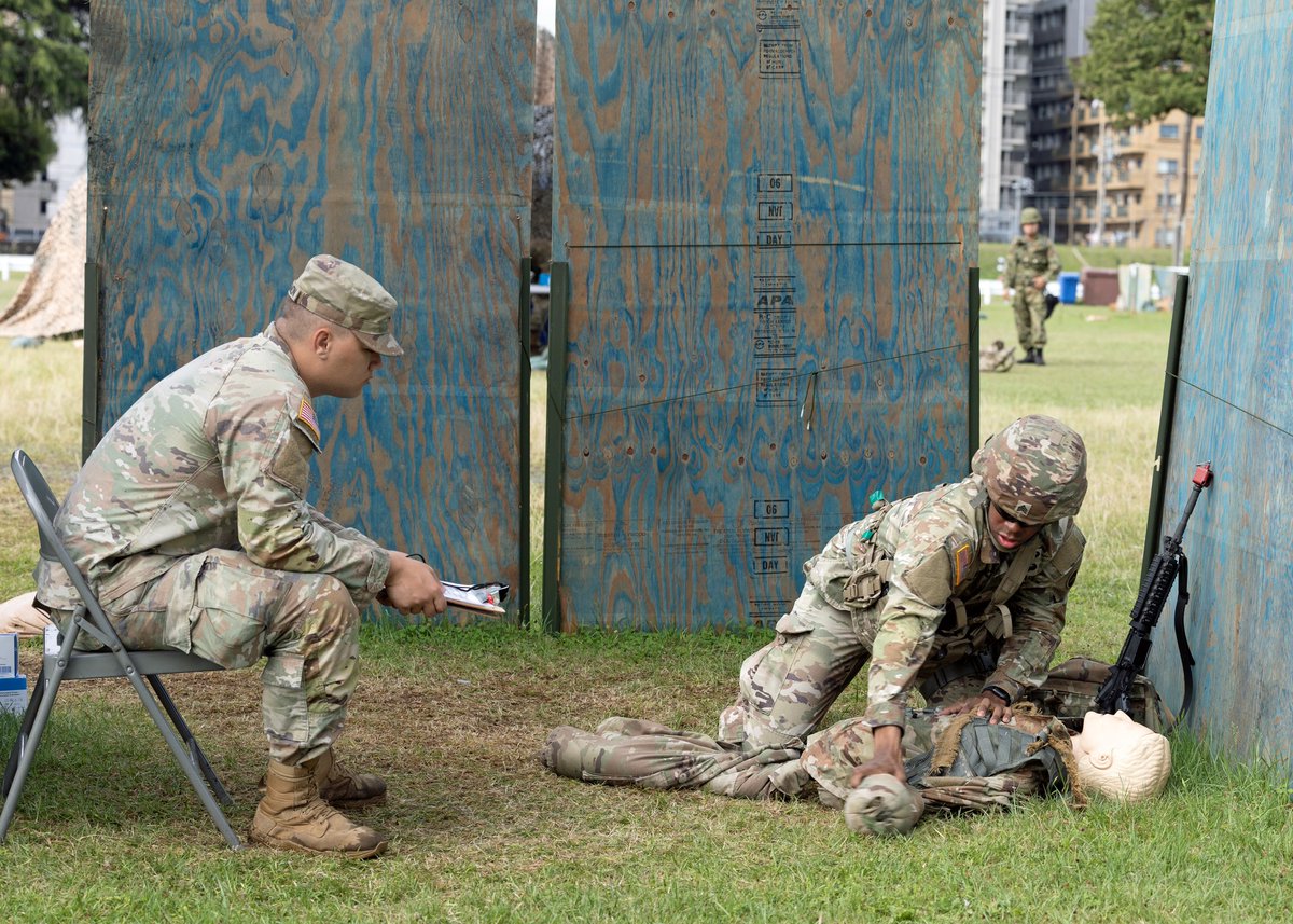 Army Soldier controls bleeding in a notional casualty during expert soldier badge testing, April 25, 2024, at Sagami Depot, Japan. @USFJ_J @USARAC @INDOPACOM @DeptofDefense @USArmy @USACIMT @ArmyTimes @JGSDF_pr