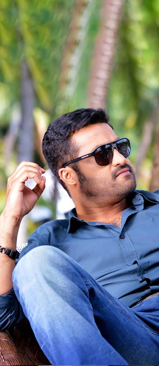 Regular ga twitter use chese active @tarak9999 fans unte Nannu Follow cheyyandi 100% follow back chestha ee tweet ki comment cheyyandi, follow avthanu.... No matter how Big or Small is your account❤️👍 #ManofMassesNTR #Devara #JrNTR