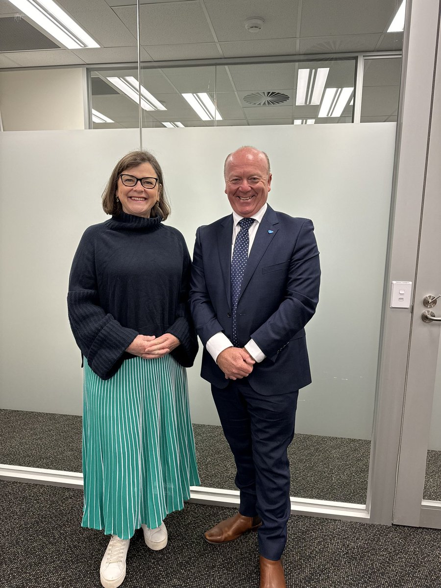 It was great to meet with @gedkearney today to discuss women’s health issues, scope of practice review, preventative measures that are high value and where #physio can value add to health reform. @apaphysio @Mark_Butler_MP