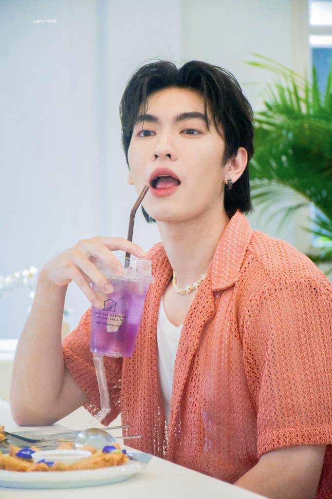 Why is he so sexy when he just drinks juice?💓😳

#BIODERMAxBOSS 
#Bosschaikamon #ShawtyBoss #BoNoh