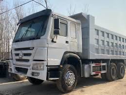 I need this truck for hire please anyone! Location: Lagos Please retweet 🙏🙏🙏