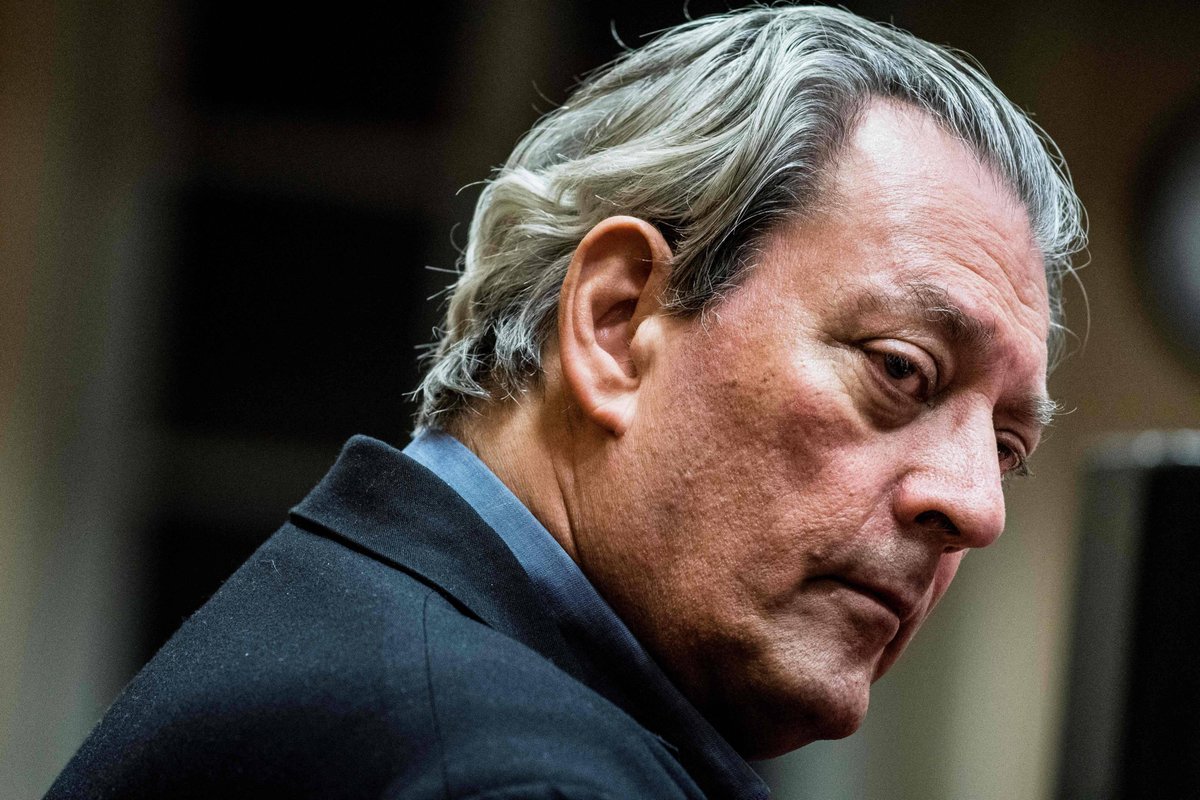 Hommage | Paul Auster n’était pas un écrivain comme les autres. Nous ne le lisions pas seulement. Nous l’aimions. Nous aimions ses livres, bien sûr. Nous aimions cette phrase simple, ample, jamais sèche, cette phrase généreuse qui englobait beaucoup. Et puis nous l’aimions, lui.…