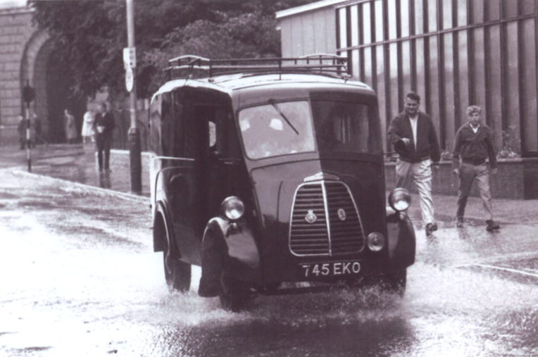 It’s May, goodbye April showers, we hope! The J-type was clearly a trusty stead, and #MorrisJE will be too. Here’s to brighter weather and enjoying whatever you #drive even more!
#Iconic #Classic #Electric. morris-commercial.com/preorder/
#showers #Summertime #FunintheSun