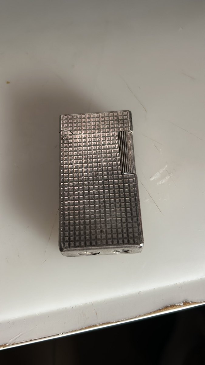 Midiryun's tweet image. I found a vintage lighter but i don’t know how to repair it. Can someone help me ? #lighter #vintage #lightercollection