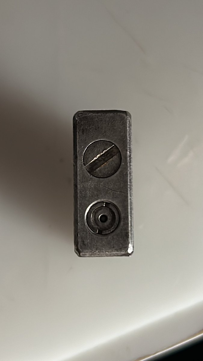 Midiryun's tweet image. I found a vintage lighter but i don’t know how to repair it. Can someone help me ? #lighter #vintage #lightercollection