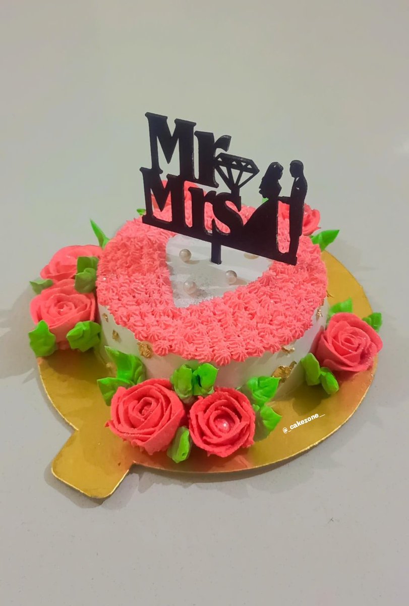 cakezone__'s tweet image. Anniversary Cake for loved once❤️
Flavour- Butterscotch 💛
Pound- 1👍
Direct message us for orders📩📩
.
#reelsvideoシ #new #freshwork #anniversarycake #couplecakes #butterscotchcake #saharanpur