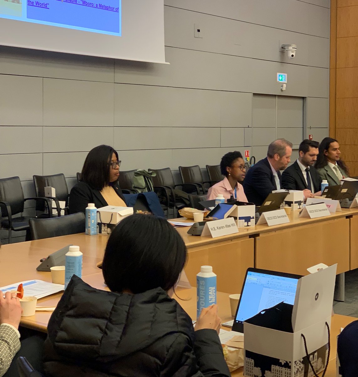 Great discussions with colleagues, around Une Proposition nommée Désir, the cocreation project I initiated in Mboro. I shared insights on the Ocean Economy.
#Development #Economy #Cocreation #Mboro
Explore the project’s Observatory to find out more: unepropositionnommeedesir.com/motifs-d-inqui…