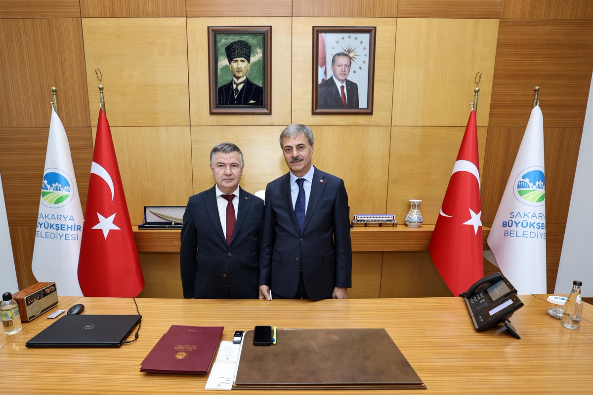 Sakarya Gazeteciler Cemiyeti Başkanı Sezai Matur ve yönetimini belediyemizde ağırladık. Değerli misafirlerimize hayırlı olsun dilekleri için şükranlarımı sunuyor, çalışmalarında başarılar diliyorum.