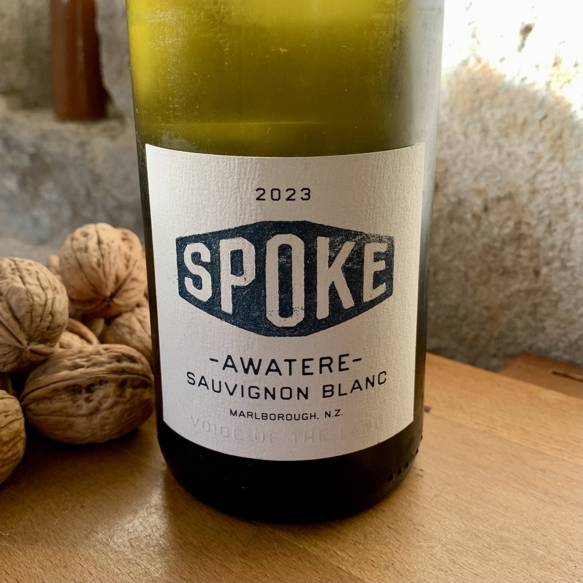 Brilliant NZ Sauvignon for International Sauvignon Blanc day tomorrow – and every other day. Single vineyard, sustainable @vineyardprods collaboration between Ben Glover of Zephyr Wines and Liam Steevenson MW joannasimon.com/post/wine-of-t… #nzwine #SauvignonBlanc @nzwine