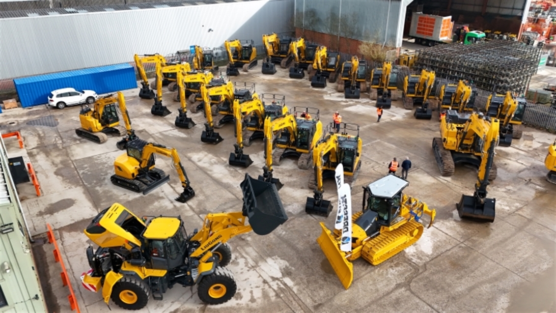 LiuGong get Foxy with Big New Dealership : Digger Man Blog

earthmoversmagazine.co.uk/digger-man/vie…

<a href="/DiggerManBlog/">Nick Drew</a> 

#diggermanblog #diggers #earthmovers #excavators #heavyequipment #liugong #liugonguk #plantsales #wheelloader