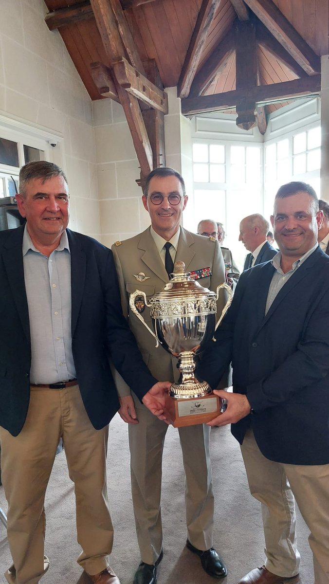COM_ECIA's tweet image. Le COMECIA a participé à la 5e édition du trophée de golf Green et Solidarité. Organisée par le GMP, cette activité était au profit des blessés des armées. Classés 2e en brut et 1ers en net, nos joueurs ont fièrement représenté l’état major. Félicitations à eux ! ⛳️🏌️