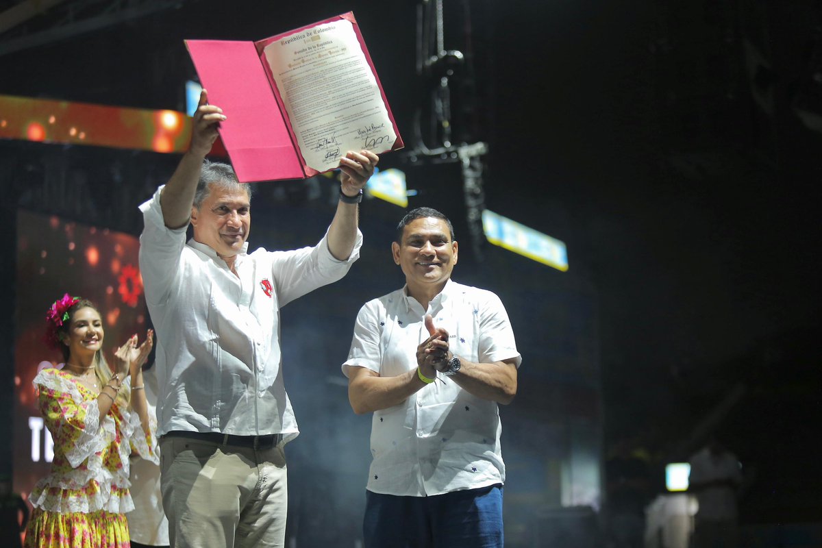 A la Fundación Festival de la Leyenda Vallenata le reconocimos su invaluable labor por preservar nuestro género vallenato, Patrimonio Inmaterial de la Humanidad @FESVALLENATO #FestivalVallenato