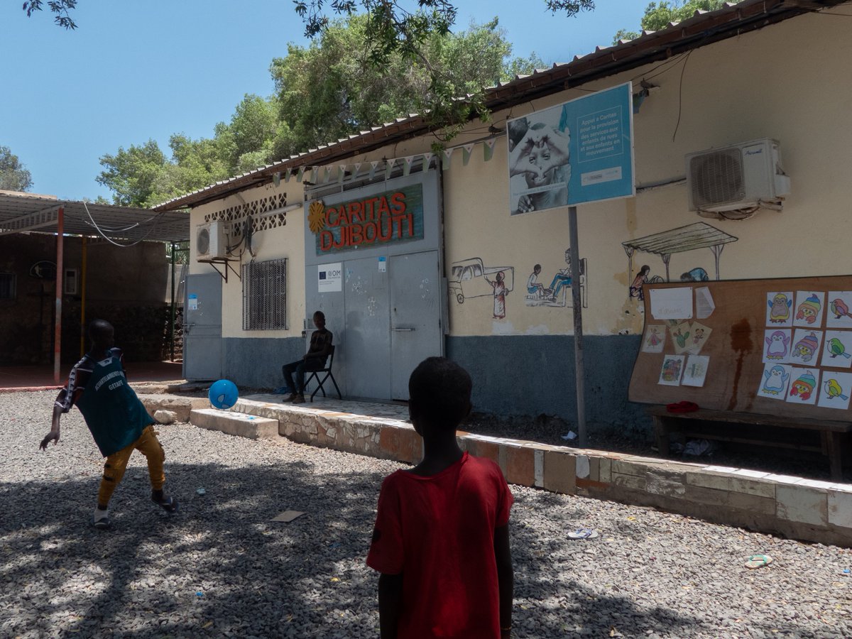 #Sweden🇸🇪 cooperation with @UNmigration is an important alliance that supports migrants stranded in Eastern Migratory Route. In #Djibouti🇩🇯, IOM Transit Center & Caritas provide basic necessities & medical care to migrants,including women & children who r particularly vulnerable.