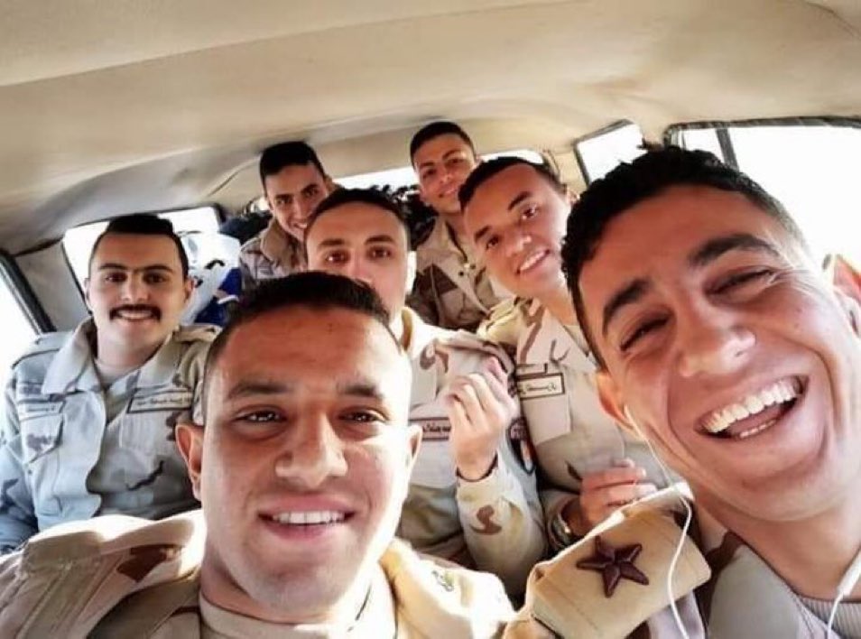 اوعوا تنسوا ولادنا اللي ماتوا واستشهدوا وتعملوا زي حمدين وشلته وجميلة اسماعيل وشلتها وخالد داود وشلته واخوان الشياطين الارهابيين وتقولوا دول خلاص ماتوا
ترحموا عليهم في صلواتكم
واقرأوا الفاتحة لهم في سركم
واحمدوا ربنا ان لنا ولاد رجالة زيهم استشهدوا في بئر العبد وسيناء