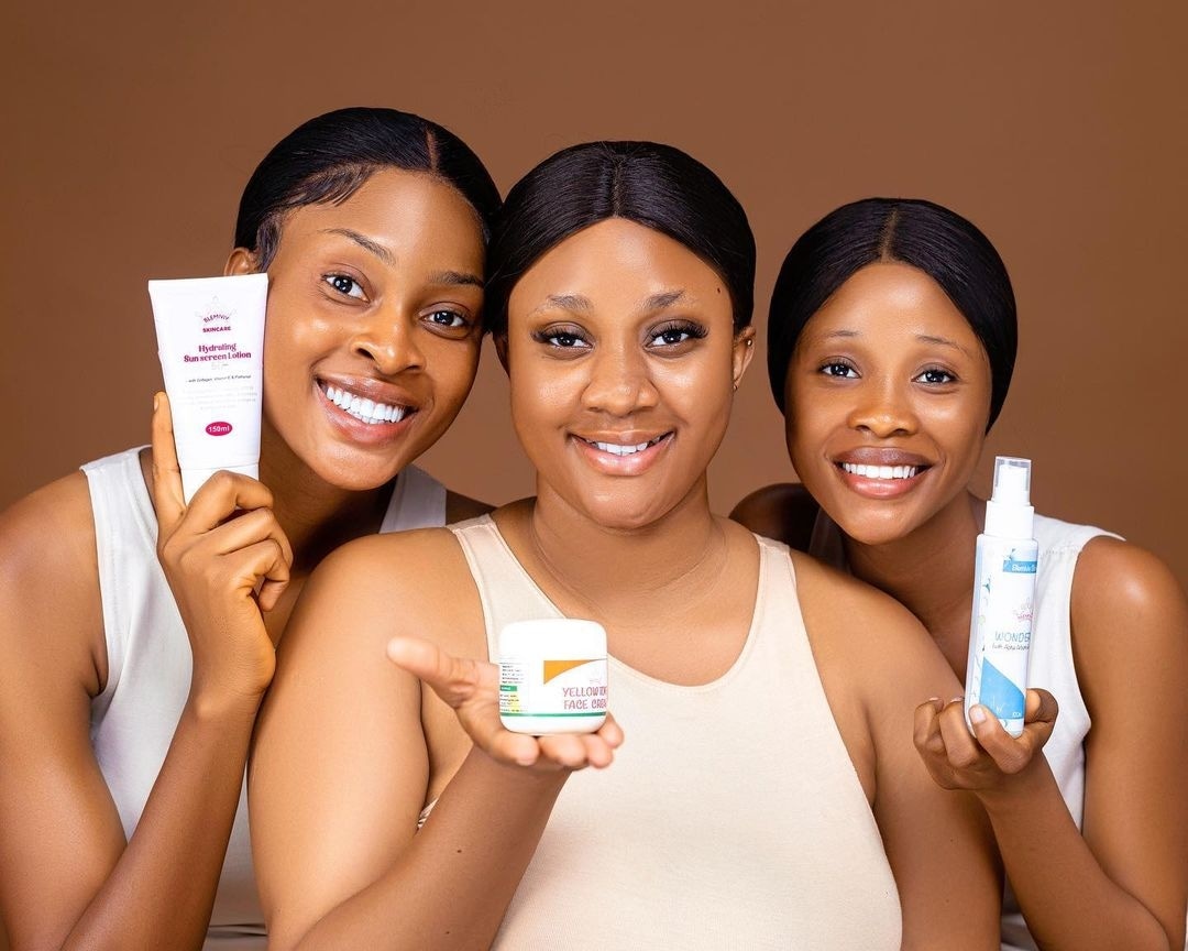 wemamodels's tweet photo. Skincare is all about the balance of investing in your skin and then being consistent in taking care of it. With so many holy grail ingredients available for all skin types, not inculcating a skincare regime just doesn’t make sense. 

#Glowup #skincare #beauty #lifestyle https://t.co/XiSBbO32tq
