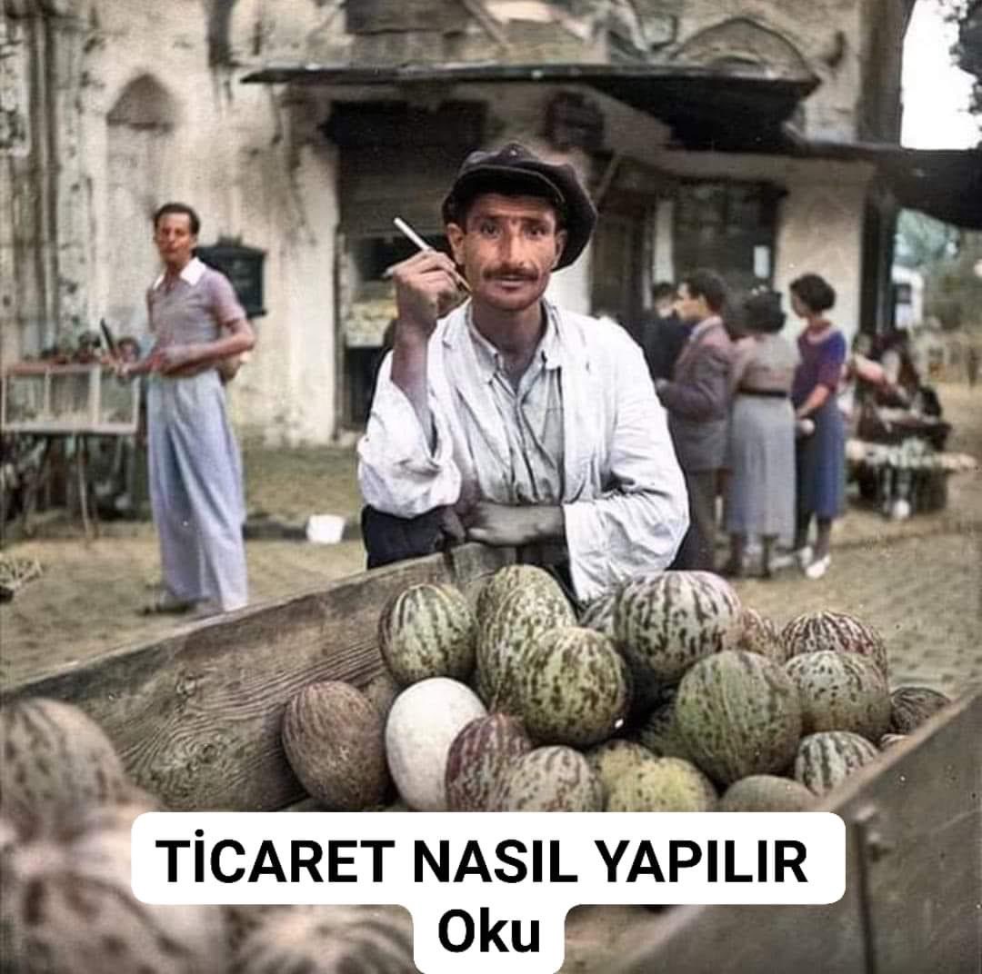 Ticaret Nasıl Yapılır...? Kavun satan ADAM etikete 1 kavun 3TL 3 kavun 10TL yazar Müşteri beklerken yoldan geçen GENÇ yanındaki kız arkadaşına 'BAK ŞİMDİ BENİ Seyret' der + ABE bir kavun verirmisin? - OLUR KARDEŞİM + ABE NE KADAR TANESİ? - 3TL KARDEŞİM GENÇ 1 kavun alır 3 TL…