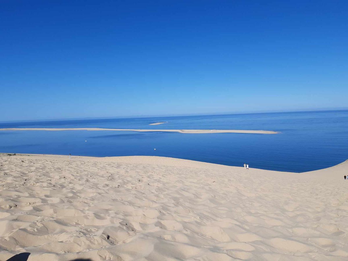 Ma mère en vacances vers Bordeaux, nous inonde de belles photos. Je n'ai pas d'autre choix que de les partager! Hier c'était la Dune du Pilat, la plus haute dune d'Europe! Quelle veinarde!
#dunedupilat #latestedebuch #nouvelleaquitaine #gironde