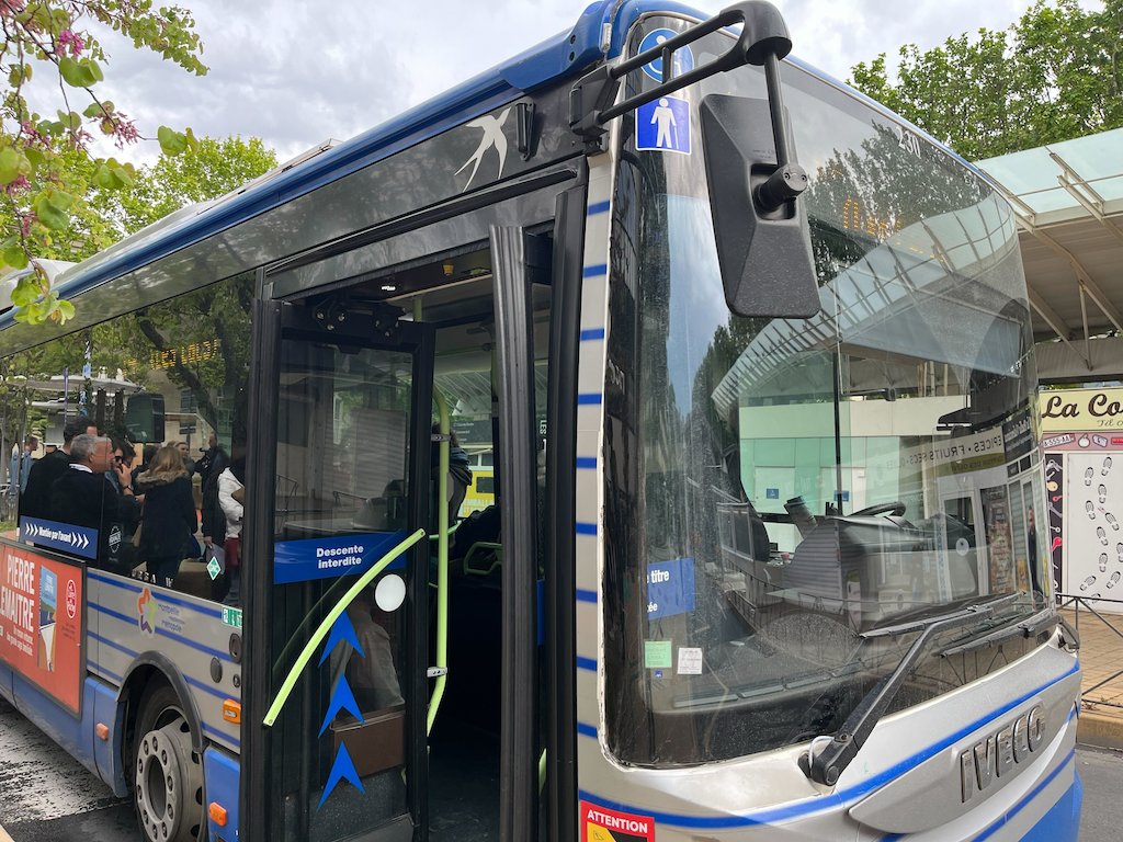 #Montpellier Dernière minute : les bus de la ligne 19 de @TaMVoyages sont déviés jusqu'à nouvel ordre dans le quartier des Hauts de Massane en raison de jets de projectiles, atteintes aux biens. Arrêts Place d'Italie et Comté de Toulouse non desservis 
>> actu.fr/metropolitain/…