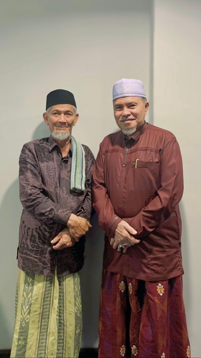 ربّ شخصين تتأكد المحبة بينهما لا بسبب جمال أو حظ ولكن بمجرد تناسب الأرواح. 

Terkadang eratnya rasa cinta yang hadir diantara dua kekasih bukan karena keindahan fisik atau limpahan materi. Melainkan disebabkan oleh keserasian jiwa antara keduanya.

Imam Ghazali