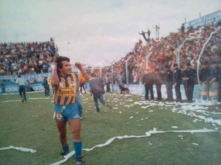El Negro Palma el de 2 de mayo de 1987, Campeón temporada 1986/1987

#RosarioCentral
