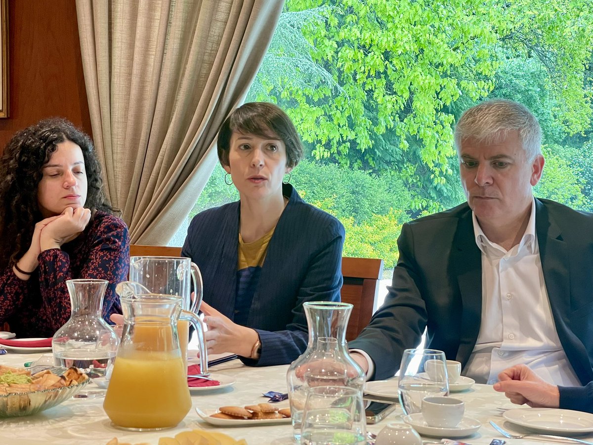 O Foro Económico de Galicia no almorzo coa portavoz do @obloque Ana Pontón para dialogar sobre os asuntos de relevancia para o crecemento económico de Galicia. @anaponton @SantiagoLagoP @mariacadaval