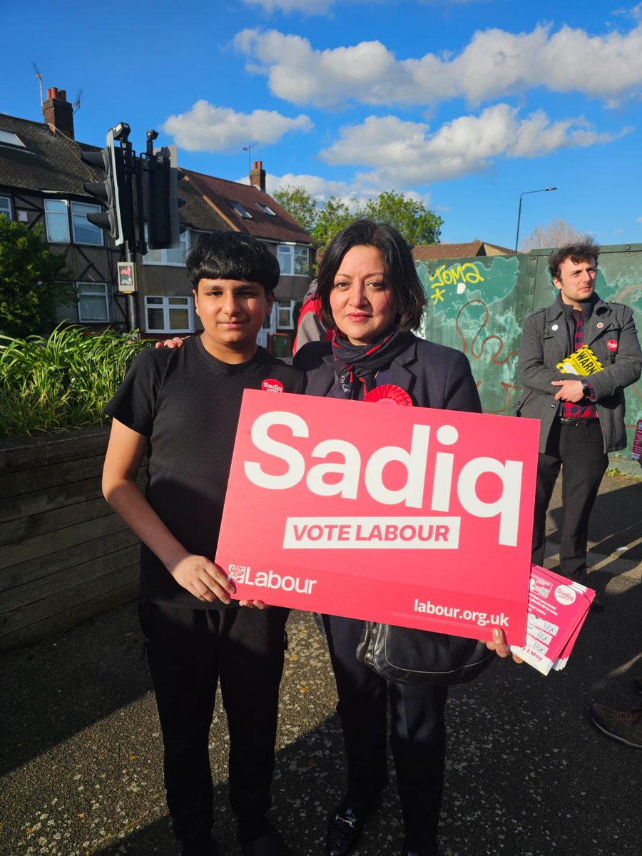 🌹 Vote @SadiqKhan for Mayor of London & @unmeshdesai for the GLA today! 🗳️ Polling stations close at 10pm. Find your’s online: wheredoivote.co.uk 🗳️ Take an accepted form of photo 🆔 🗳️ Haven’t posted your postal yet? Take it to your polling station