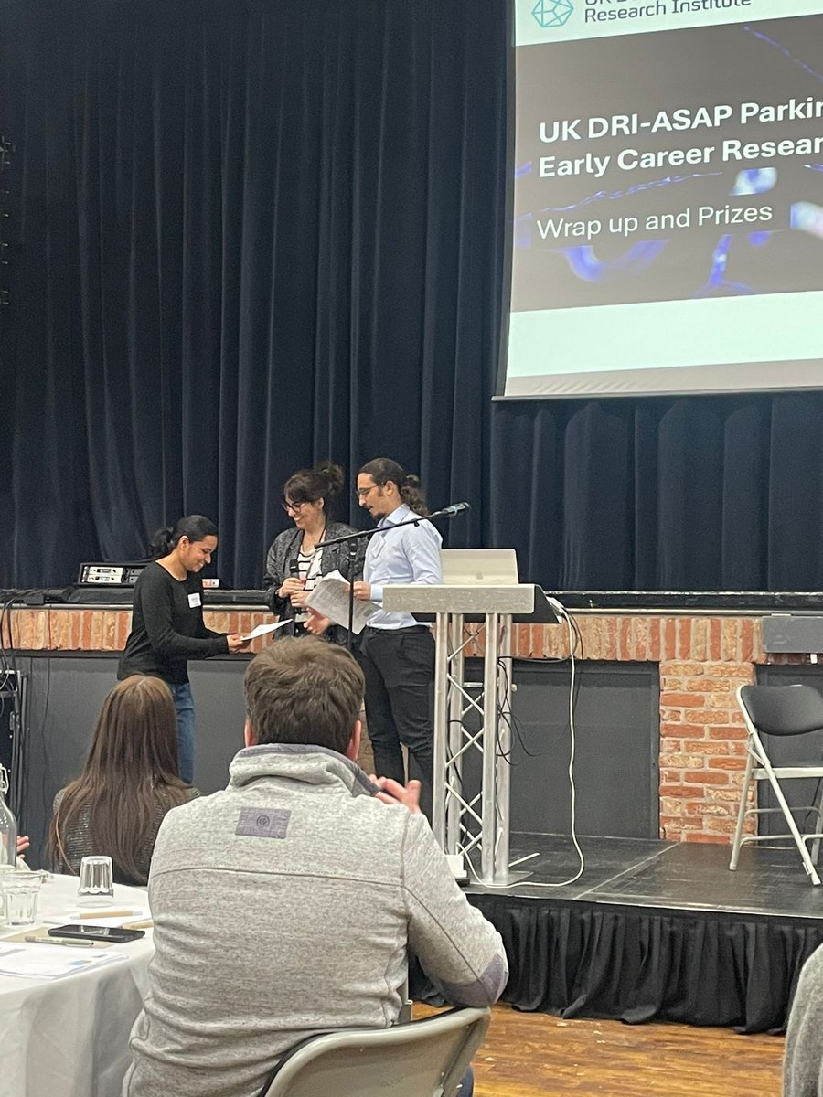 rmargoneuro's tweet image. First poster of her PhD, first place poster prize! Legend @AishwaryaVedul smashing it on the @UKDRI ECR conference, London. Sharing her work on neuromodulation of hiPSC dopamine neurons using oil-microfluidics and 3D constructs. #proud @OxfordDPAG @WadeMartinsLab