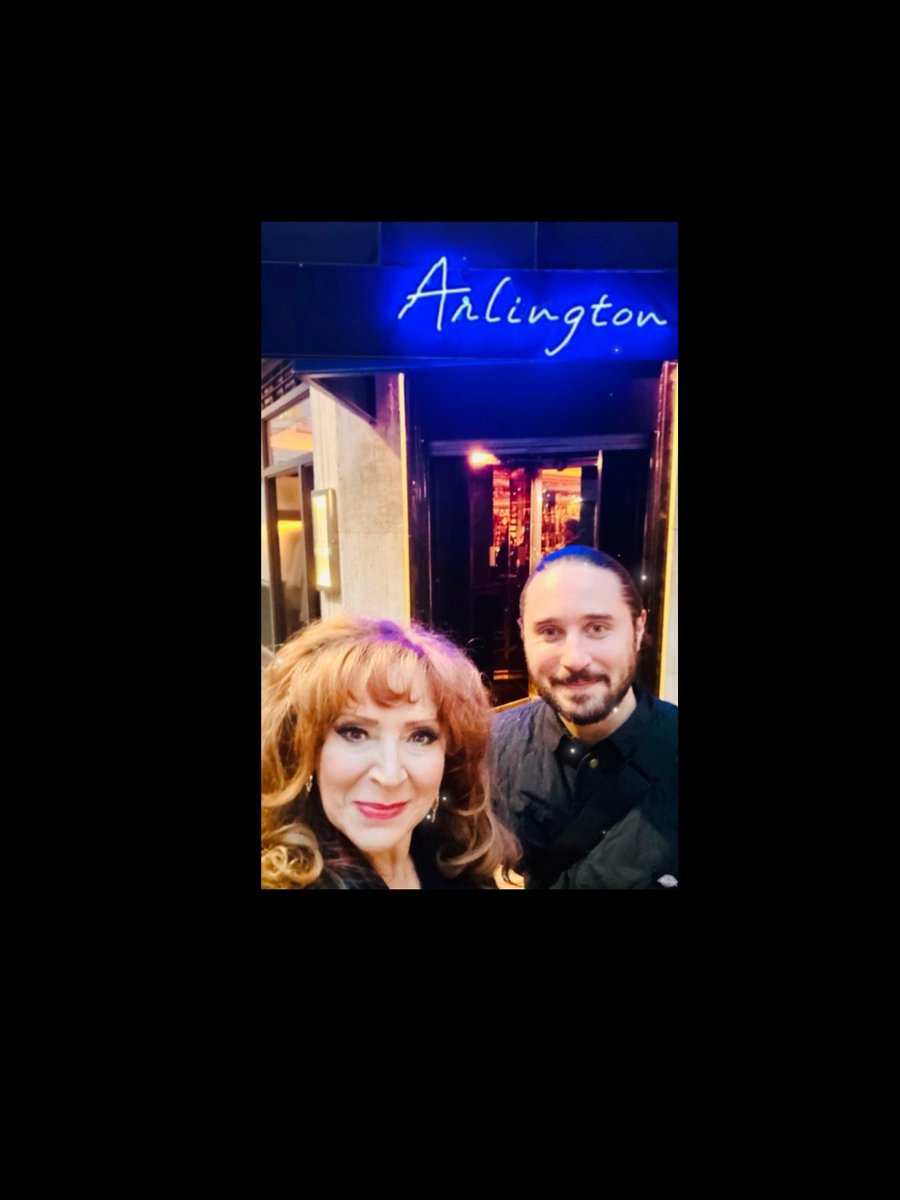 #MondayMotivation 
#absolutelyfabulous #dinner 
#ArlingtonRestaurant
with #agent #extrordinaire 
#MAXLATIMER
@_jag_london 
🎉🌟🌟🌟🌟🌟🎉