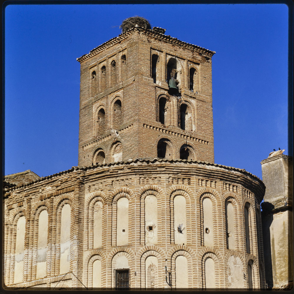 Samboal, Segovia. Iglesia parroquial románica que fue antiguo monasterio.