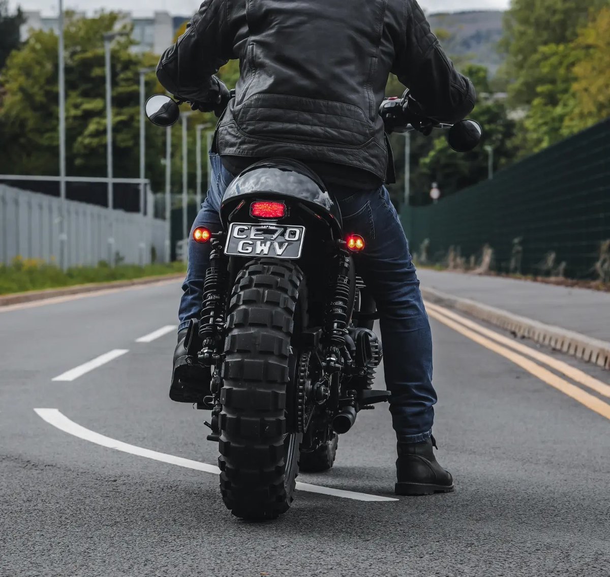 plot_touring's tweet image. MOTONEテールランプ一体型ウインカー「ICON MULTI(アイコン マルチ)」近日発売予定！

💡ブレーキライト
💡テールライト
💡ウインカー

が1つになったEマーク認証ライト🔥

#motone #モートーン #トライアンフ #ボンネビル