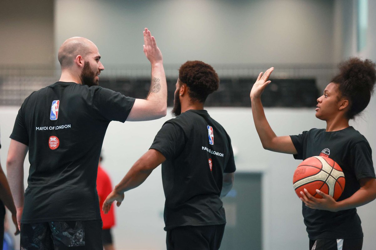 Applications for the London Coaches Program are open as we look to create 500 new community coaches aged 16 to 30 in the capital. Find out more and apply 👇 ℹ️ basketballengland.co.uk/get-involved/c…