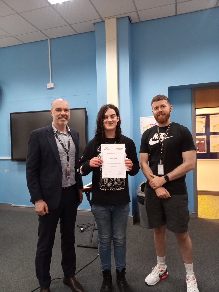 🥳Congratulations to our Wakefield College Student of the Spring Term 🏆Mason, seen here collecting his certificate and prize from Head of School Partnerships James Pennington and Music tutor Jack Beevers!