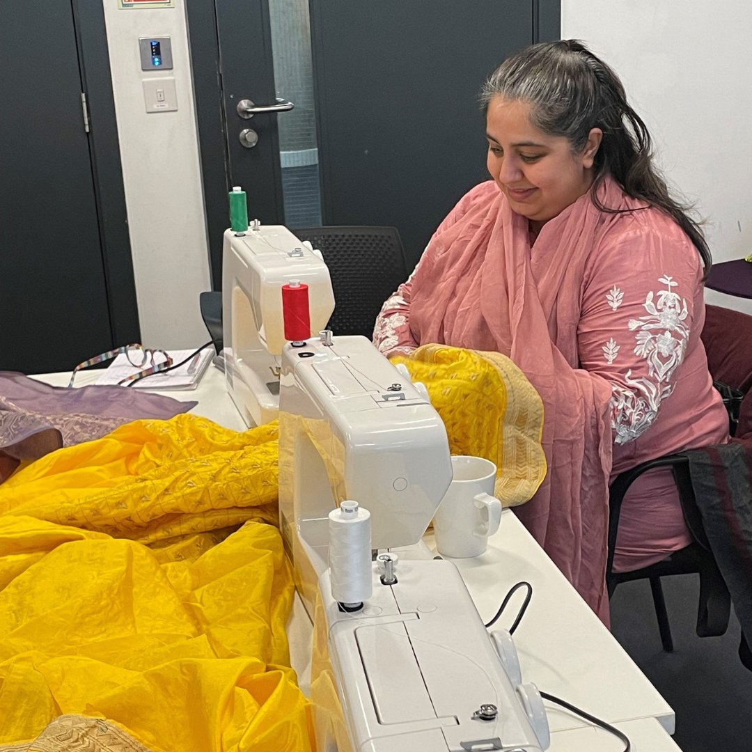We were delighted to start a fresh batch of Kundakala graduates on our saree upcycle project thanks to @peabodyldn. We had a full house, including our saree donors, who were moved to see their late mum's sarees get a new life. 

#sareeupcycle #kundakala #notextilewaste #sarees