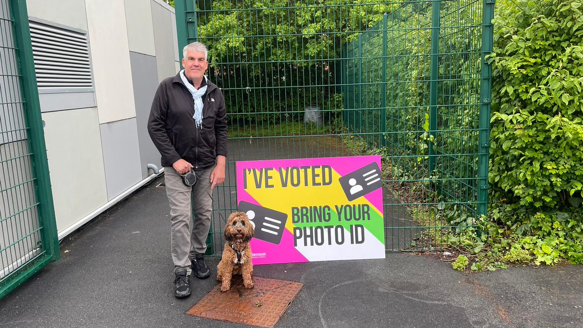 Following from Billy we've now got our second #DogsAtPollingStations with Isla!

Find your nearest polling station and accepted photo ID here👉🏻 swindon.gov.uk/voterID

#LocalElections #SwindonVotes