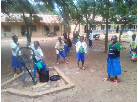 #TDTPhotoComp📸

<a href="/tanzdevtrust/">Tanzania Development Trust</a> works in the poorest regions of Tanzania providing #CleanWaterAndSanitation access🚰

Here, pupils are drawing water at Nyangwa Primary School🏫

You too can #EndPoverty in rural Tanzania &amp; ensure #WASH here: donorbox.org/general-89?_ga…

#TDTPriorities