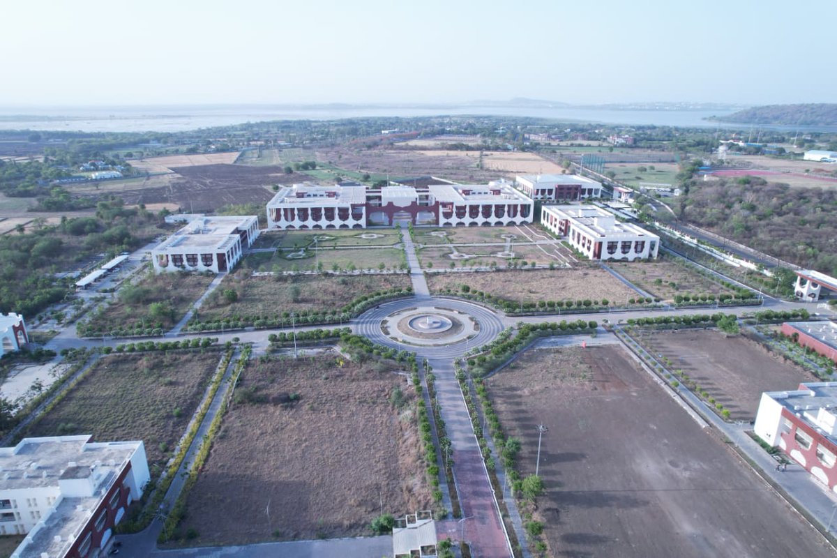 Drone Photo of our beautiful campus with the grand Upper Lake of Bhopal in the background. #MyCampusMyPride @kg_suresh @CMMadhyaPradesh @ianuragthakur @dpradhanbjp @airnews_bhopal @EduMinOfIndia @ugc_india @McuRewa @JansamparkMP