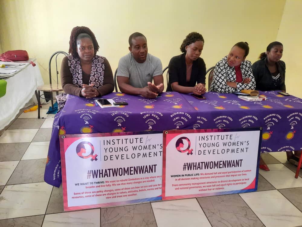 We convened a #WhatWomenWantStakeholdersAccountabilityForum in Gokwe. We are pleased with the progress made in #GenderResponsiveSocialServicesDelivery. Currently, road maintenance for wards 1-6 is underway & the construction of a Gokwe Town ablution facility is 80% complete.